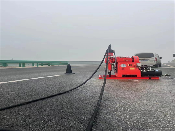 高昌马路路基路面开裂下沉注浆加固灌浆